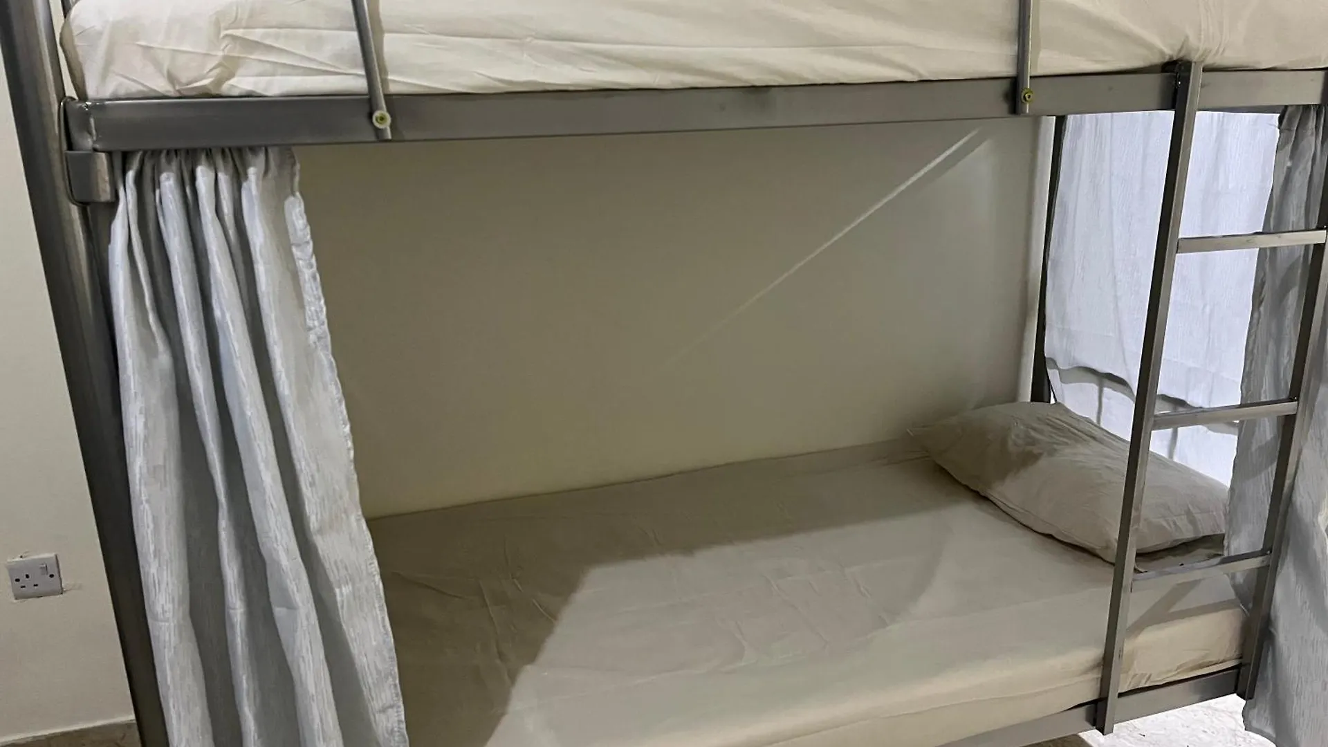 아부다비 Managa-Naga Bed For Men 호스텔 아랍에미리트